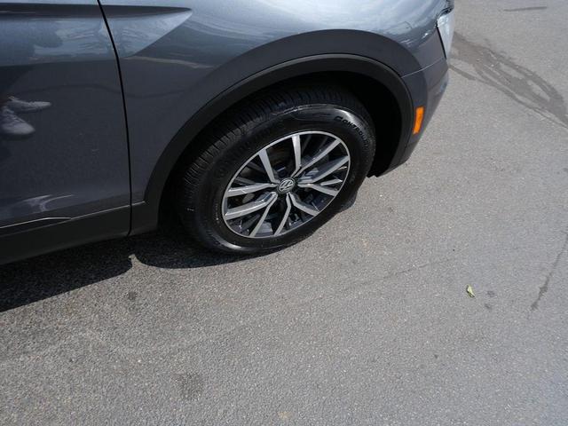 Photo of 2019 Platinum Gray Metallic Volkswagen Tiguan