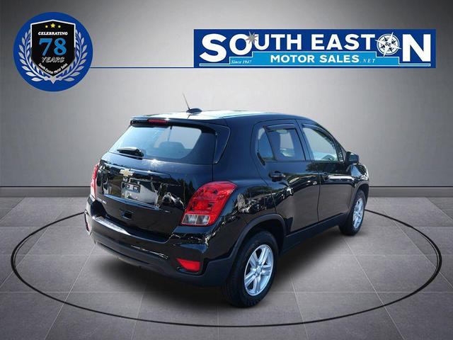 Photo of 2017 Mosaic Black Metallic Chevrolet Trax