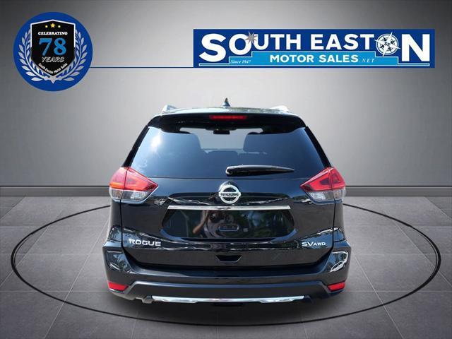 Photo of 2018 Magnetic Black Nissan Rogue