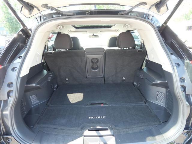 Photo of 2018 Magnetic Black Nissan Rogue