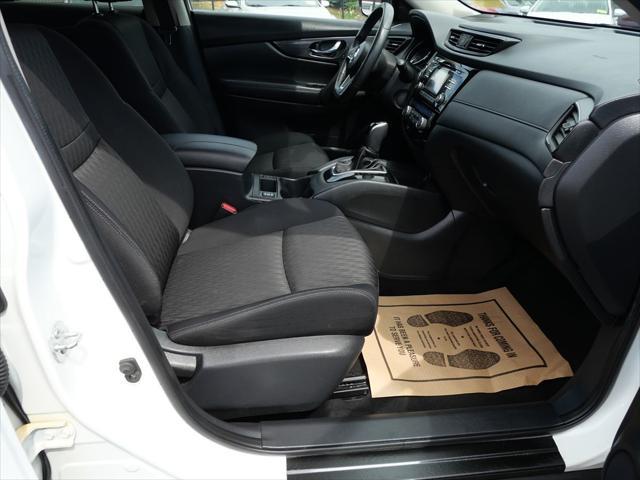 Photo of 2017 Glacier White Nissan Rogue