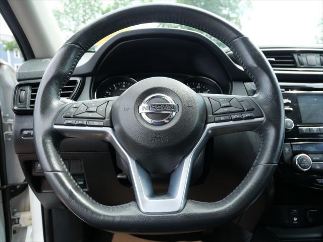 Photo of 2017 Glacier White Nissan Rogue