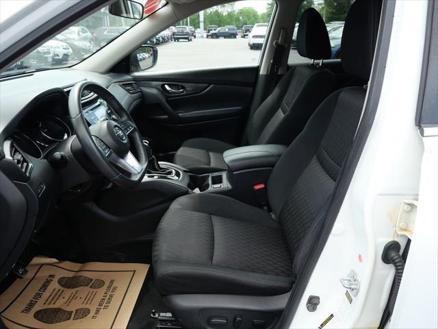 Photo of 2017 Glacier White Nissan Rogue