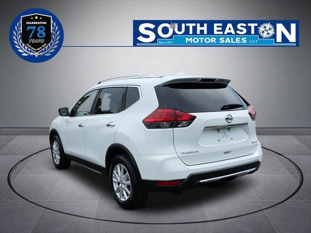 Photo of 2017 Glacier White Nissan Rogue