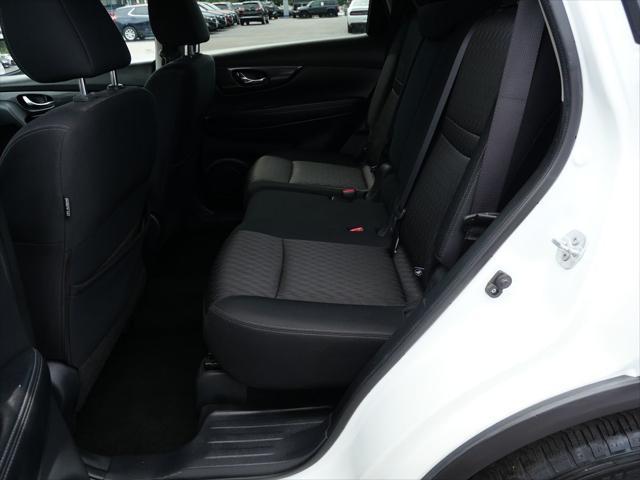 Photo of 2017 Glacier White Nissan Rogue