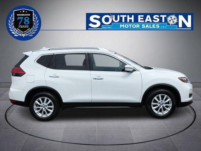 Photo of 2017 Glacier White Nissan Rogue