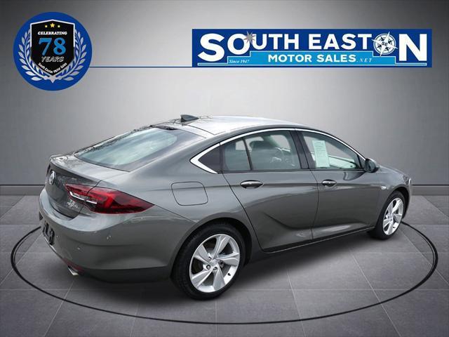 Photo of 2018 Smoked Pearl Metallic Buick Regal Sportback