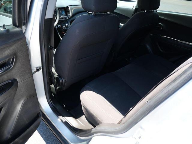 Photo of 2017 Silver Ice Metallic Chevrolet Trax
