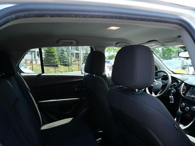 Photo of 2017 Silver Ice Metallic Chevrolet Trax