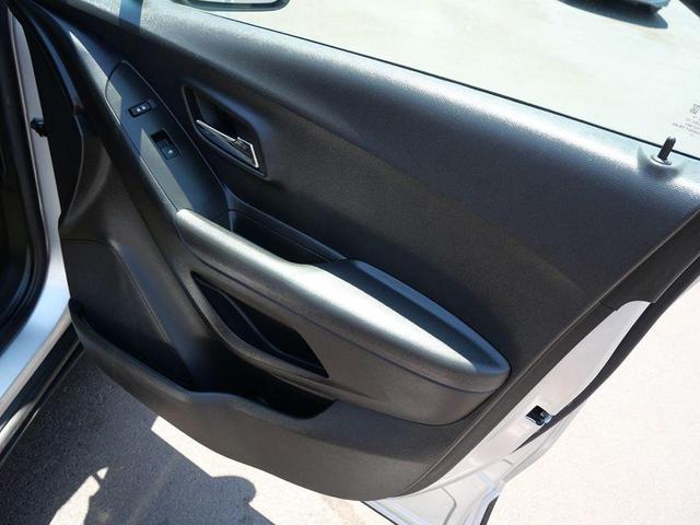 Photo of 2017 Silver Ice Metallic Chevrolet Trax