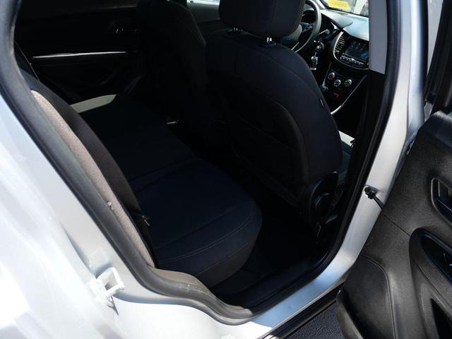 Photo of 2017 Silver Ice Metallic Chevrolet Trax