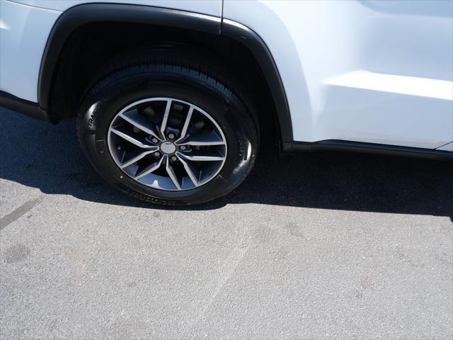 Photo of 2018 Bright White Clearcoat Jeep Grand Cherokee
