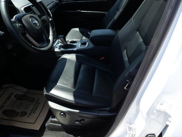 Photo of 2018 Bright White Clearcoat Jeep Grand Cherokee