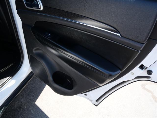 Photo of 2018 Bright White Clearcoat Jeep Grand Cherokee