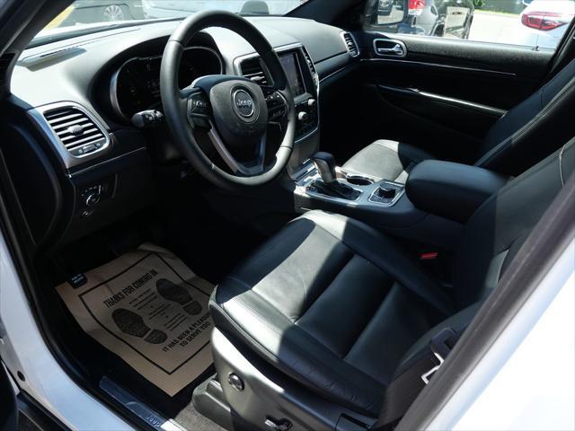 Photo of 2018 Bright White Clearcoat Jeep Grand Cherokee