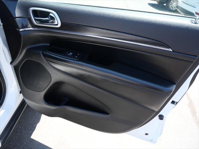 Photo of 2018 Bright White Clearcoat Jeep Grand Cherokee