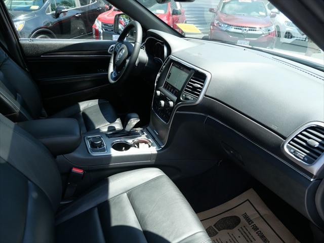 Photo of 2018 Bright White Clearcoat Jeep Grand Cherokee
