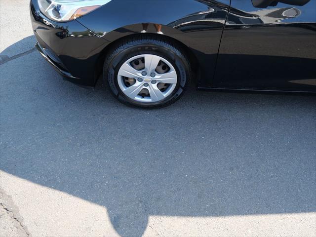 Photo of 2018 Mosaic Black Metallic Chevrolet Cruze