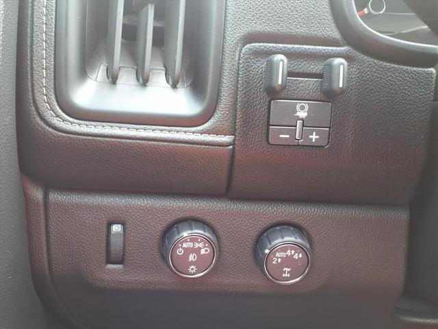 Photo of 2021 Onyx Black GMC Canyon