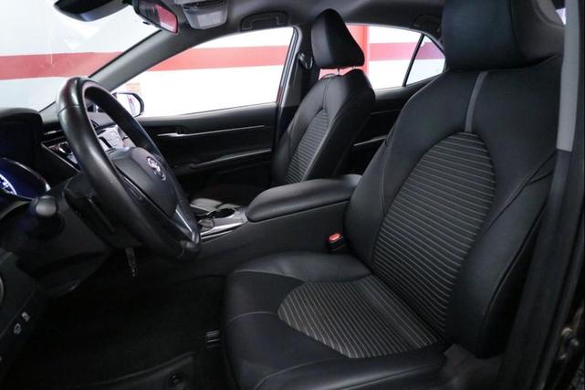 Photo of 2019 Midnight Black Metallic Toyota Camry