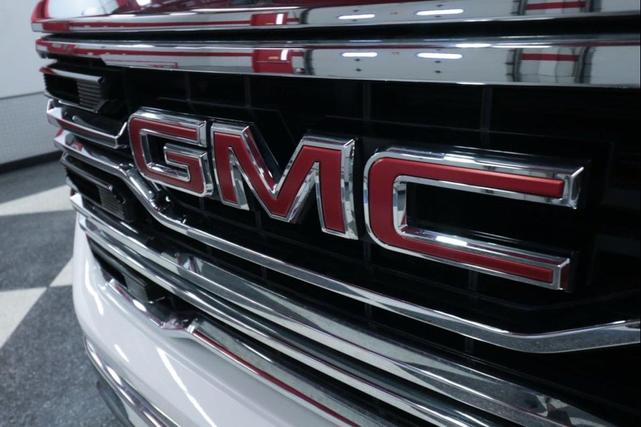 Photo of 2025 Summit White GMC Sierra 1500