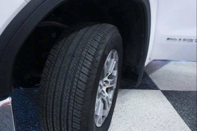 Photo of 2025 Summit White GMC Sierra 1500
