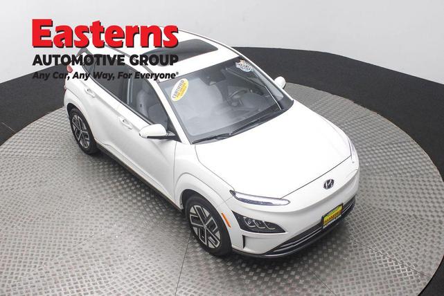 Photo of 2023 Lunar White Hyundai KONA EV
