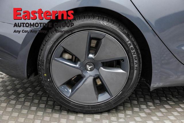 Photo of 2023 Gray Tesla Model 3
