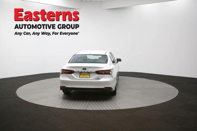 Photo of 2022 Wind Chill Pearl Toyota Camry Hybrid