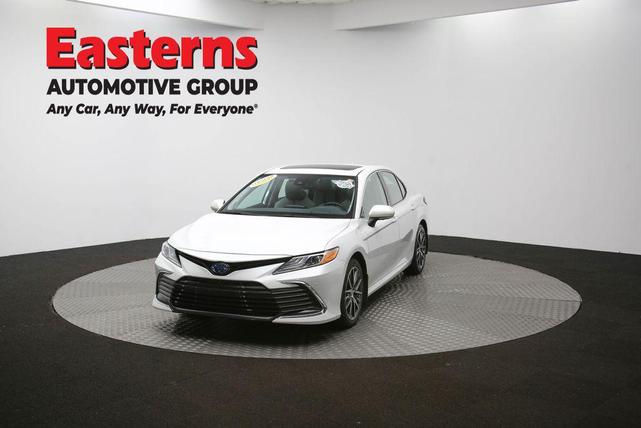 Photo of 2022 Wind Chill Pearl Toyota Camry Hybrid