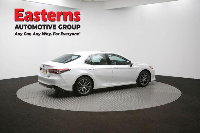 Photo of 2022 Wind Chill Pearl Toyota Camry Hybrid