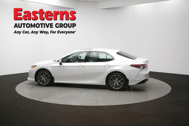 Photo of 2022 Wind Chill Pearl Toyota Camry Hybrid