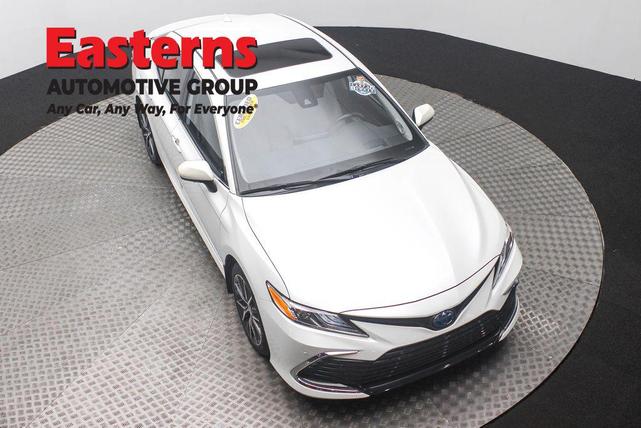 Photo of 2022 Wind Chill Pearl Toyota Camry Hybrid