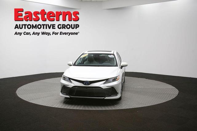 Photo of 2022 Wind Chill Pearl Toyota Camry Hybrid
