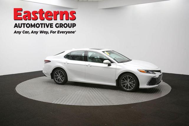 Photo of 2022 Wind Chill Pearl Toyota Camry Hybrid