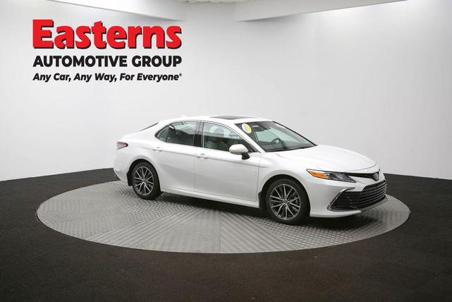 Photo of 2022 Wind Chill Pearl Toyota Camry Hybrid