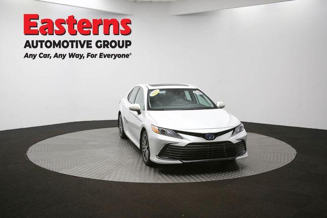 Photo of 2022 Wind Chill Pearl Toyota Camry Hybrid