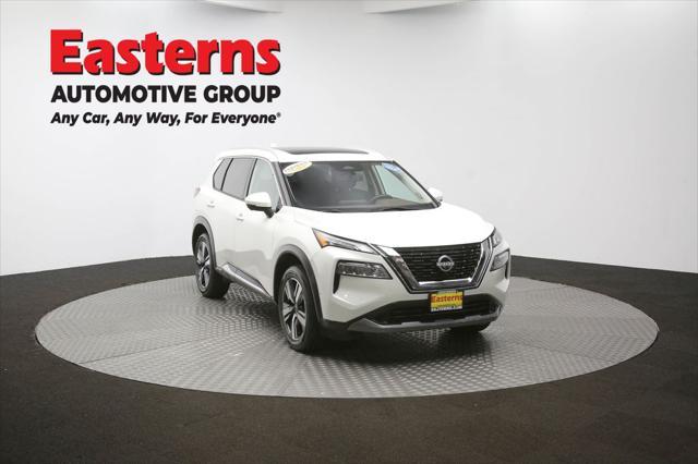 Photo of 2023 Pearl White Tricoat Nissan Rogue