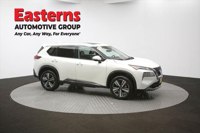 Photo of 2023 Pearl White Tricoat Nissan Rogue