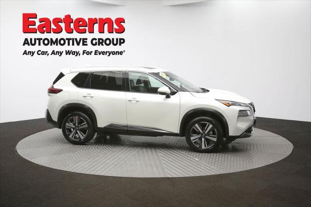 Photo of 2023 Pearl White Tricoat Nissan Rogue