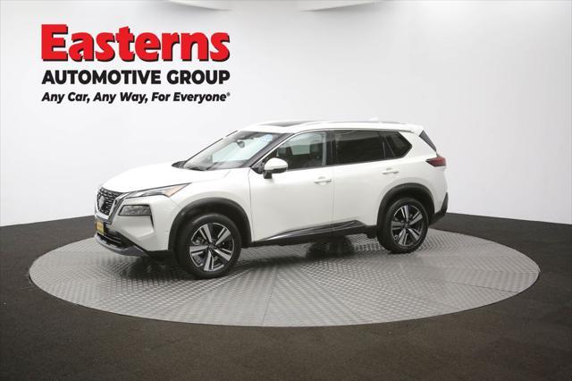 Photo of 2023 Pearl White Tricoat Nissan Rogue