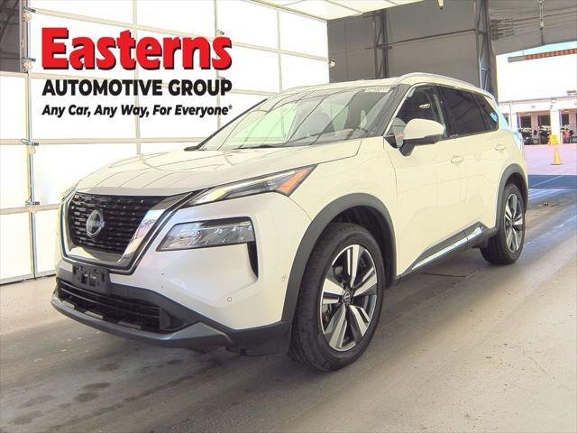 Photo of 2023 Pearl White Tricoat Nissan Rogue