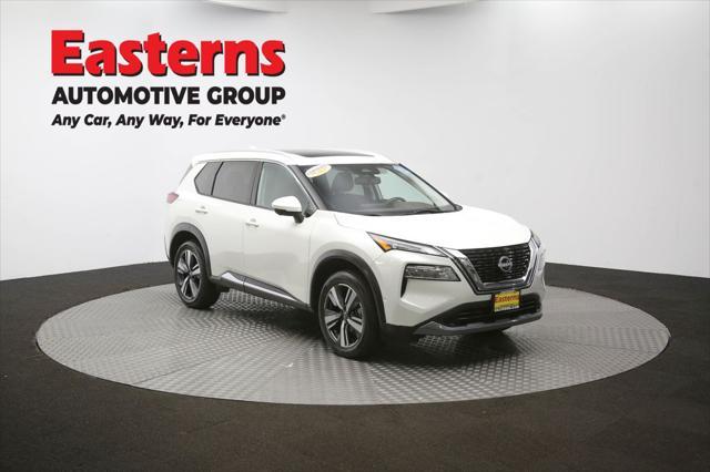 Photo of 2023 Pearl White Tricoat Nissan Rogue