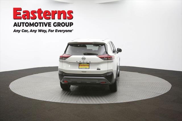Photo of 2023 Pearl White Tricoat Nissan Rogue