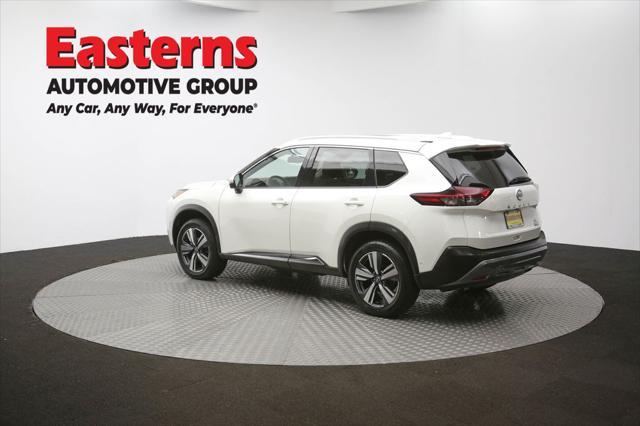Photo of 2023 Pearl White Tricoat Nissan Rogue