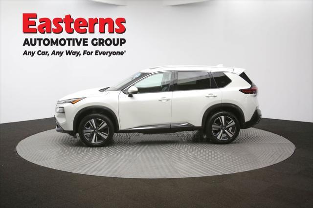 Photo of 2023 Pearl White Tricoat Nissan Rogue