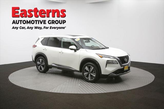 Photo of 2023 Pearl White Tricoat Nissan Rogue