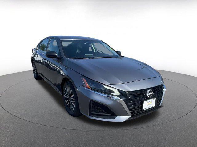 Photo of 2024 Gun Metallic Nissan Altima