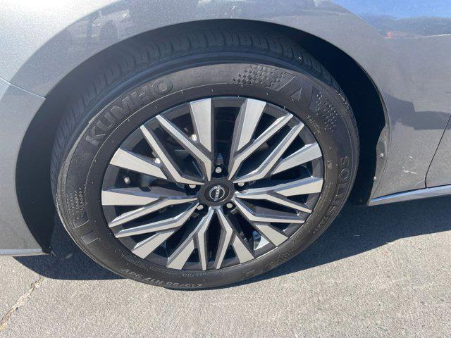 Photo of 2024 Gun Metallic Nissan Altima