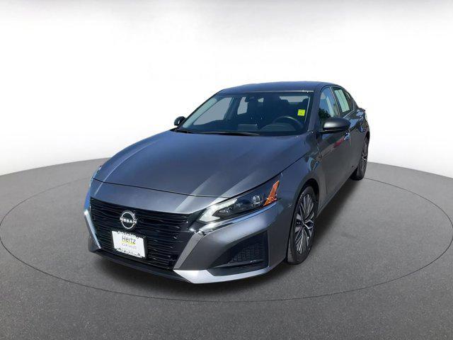Photo of 2024 Gun Metallic Nissan Altima